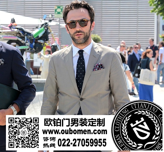 街拍中别有用心的领带