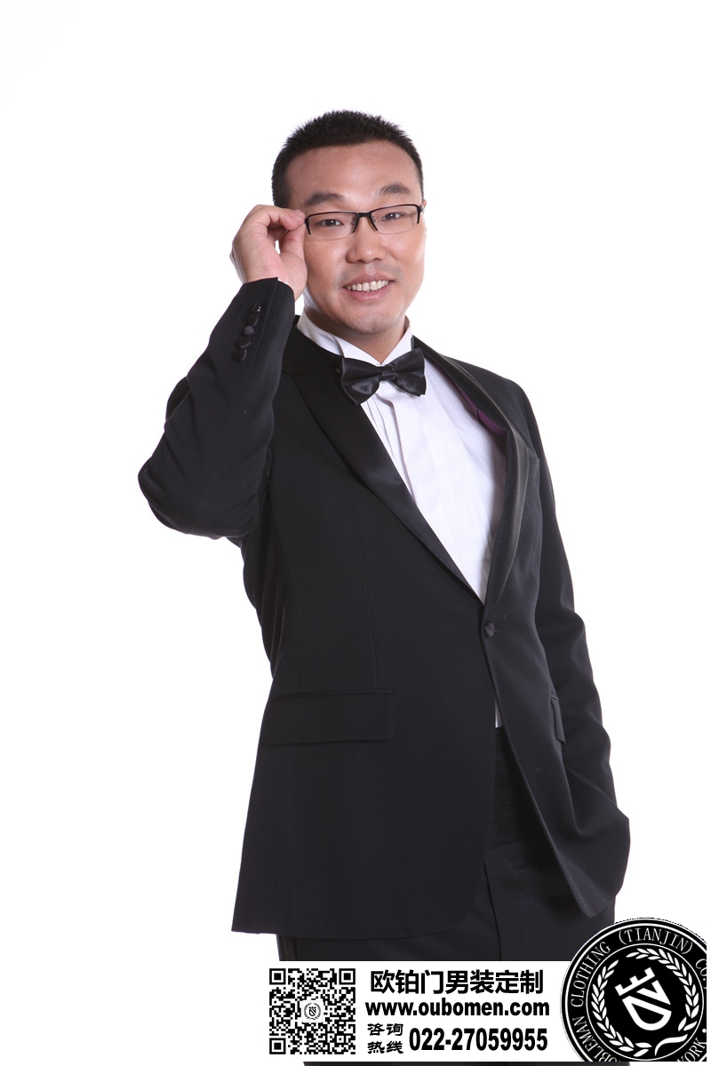 经典款型,搭配腰封领结